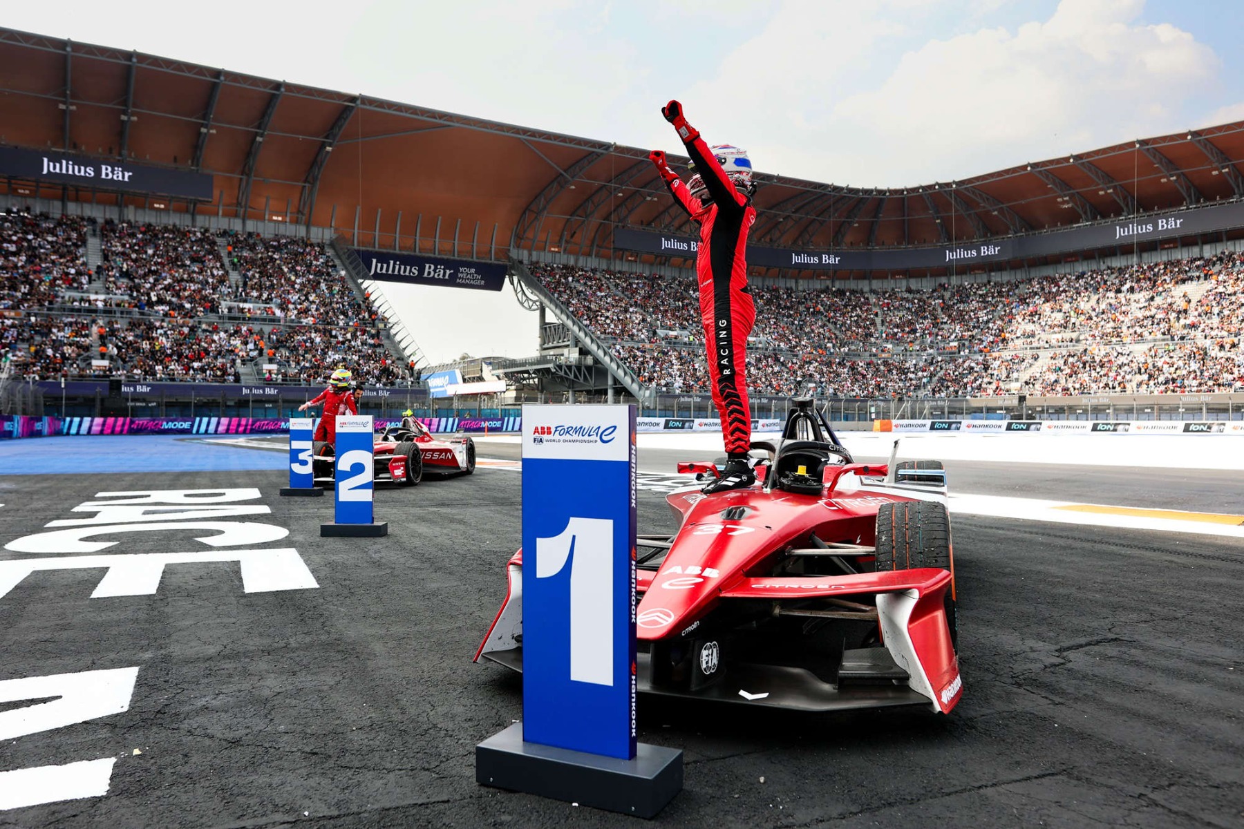 Святкування після перегонів у Мексиці